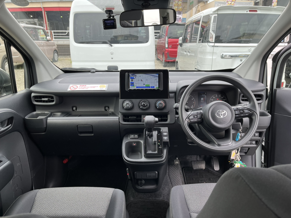 シエンタの運転席・インパネ｜サービス業務向け多機能設計